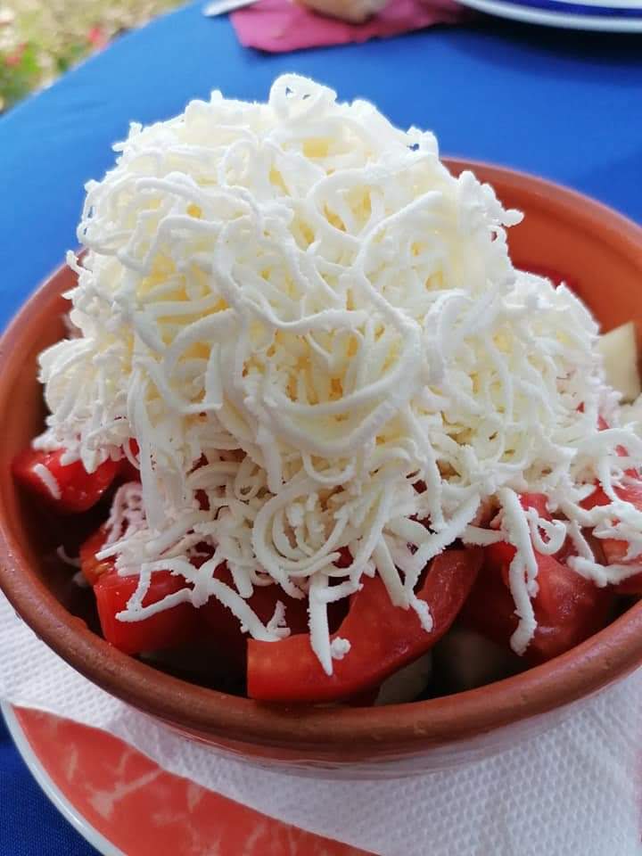 Paradajz sa sirom